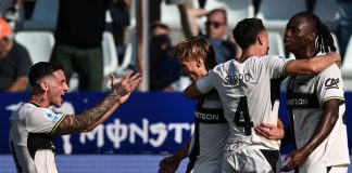 Il Parma batte 2-1 il Genoa e mette nei guai De Rossi