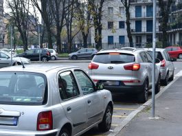 Rabbino della comunità ebraica di Milano aggredito da tre sconosciuti alla fermata dell’autobus. Meloni “Episodio vile”