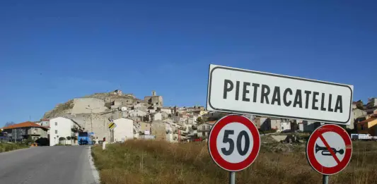 Morte avvelenate con la ricina a Pietracatella, perquisizione nello studio di Gianni Di Vita