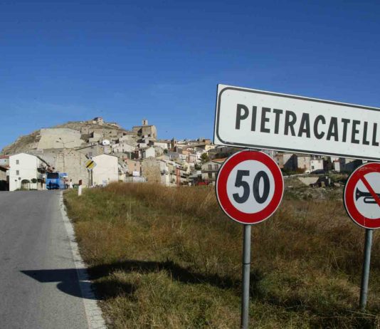 Morte avvelenate con la ricina a Pietracatella, perquisizione nello studio di Gianni Di Vita
