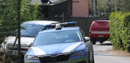 Uccide l’ex compagna gettandola da un viadotto dell’A1 dopo averla rapita e chiusa nel bagagliaio, poi si suicida