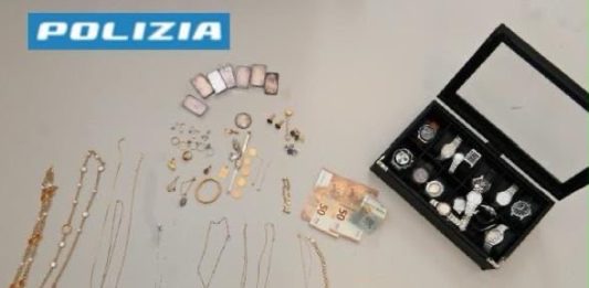 Truffa del falso carabiniere, arrestato un 19enne con 30 mila euro di gioielli