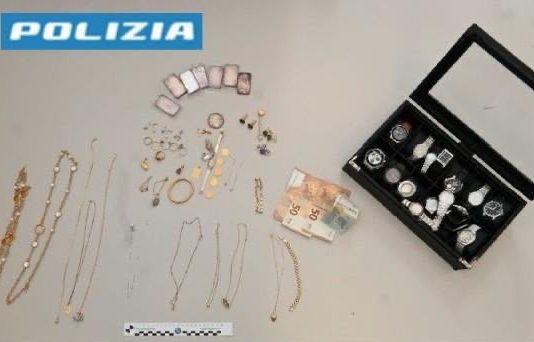 Truffa del falso carabiniere, arrestato un 19enne con 30 mila euro di gioielli
