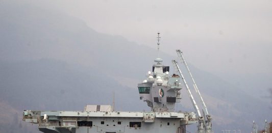 Nato, la portaerei della Royal Navy Queen Elizabeth salpa per rafforzare la prontezza operativa