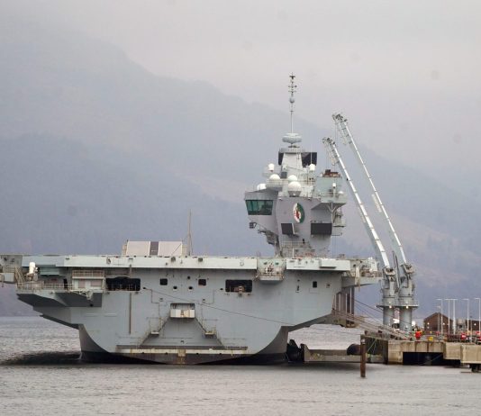 Nato, la portaerei della Royal Navy Queen Elizabeth salpa per rafforzare la prontezza operativa