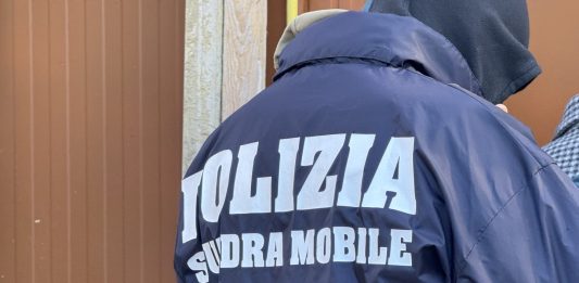Rapine a uffici postali di Roma, malviventi incastrati dalle telecamere: due arresti / Video