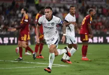 L’Inter rimonta due gol alla Roma e lo scontro al vertice finisce 2-2, doppiette di Koné e Lautaro