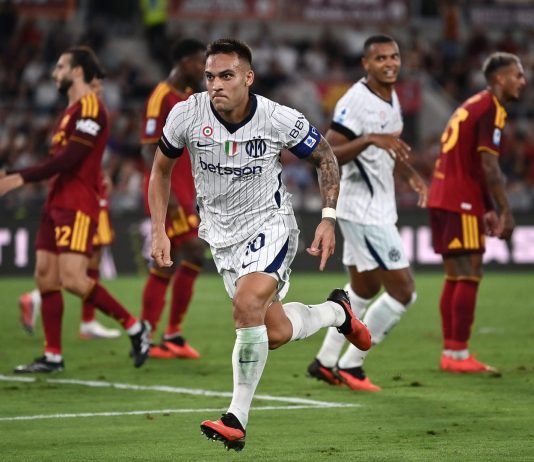L’Inter rimonta due gol alla Roma e lo scontro al vertice finisce 2-2, doppiette di Koné e Lautaro