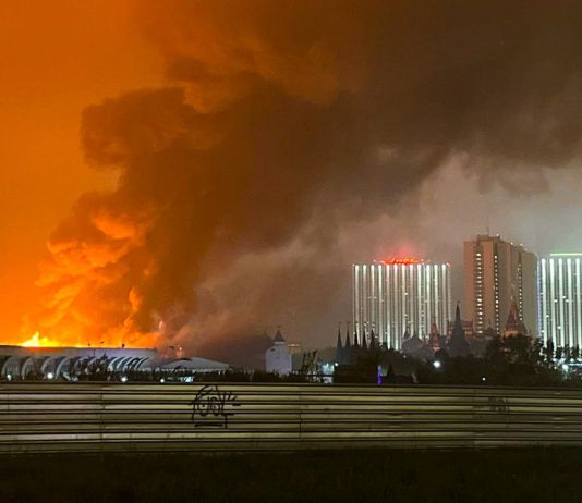 Maxi raid di droni ucraini sulla Russia, colpita una raffineria: due morti