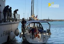 Nascondeva 8 migranti su una barca a vela diretta verso le coste mazaresi, in manette il proprietario