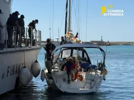 Nascondeva 8 migranti su una barca a vela diretta verso le coste mazaresi, in manette il proprietario