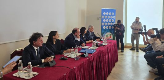 Forza Italia dà il via alla nuova segreteria regionale in Campania, un camper girerà tra i comuni