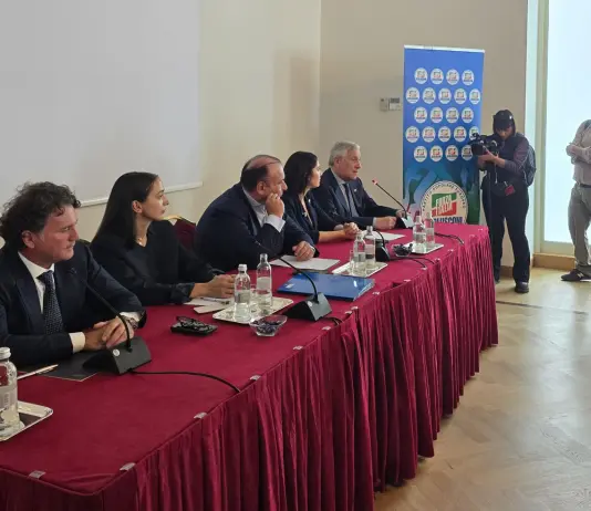 Forza Italia dà il via alla nuova segreteria regionale in Campania, un camper girerà tra i comuni