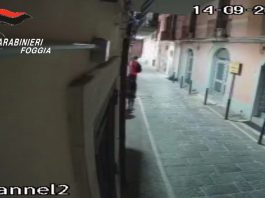 Tentato furto nella sede della Croce Rossa a Foggia, 2 arresti / Video