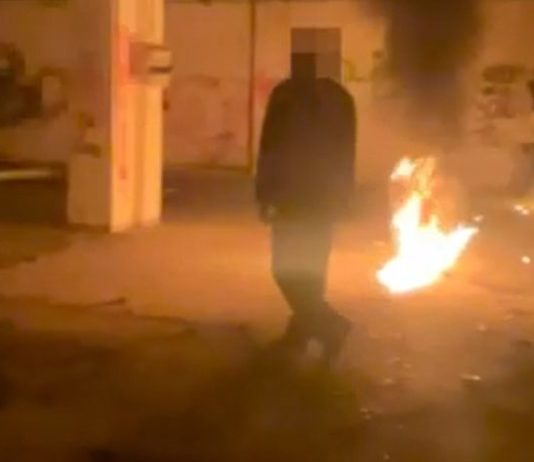 Quattro giovani preparavano molotov, perquisizioni e sequestri tra Marche ed Emilia-Romagna / Video