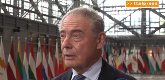 Industria, Urso “Serve tutela per il Made in Europe e contro la concorrenza sleale” / Video