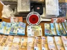 Trovato con 20 kg di cocaina e 100 mila euro in contanti in auto, arrestato un uomo a Tivoli / Video