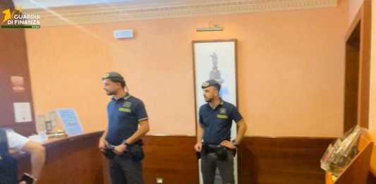 Roma, scoperti due hotel abusivi all’Esquilino: 82 mila euro di ricavi in tre mesi non dichiarati