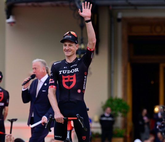 Kung vince la cronometro della diciottesima tappa della Vuelta 2026, Mas in maglia rossa con 1’37” di margine su Roglic