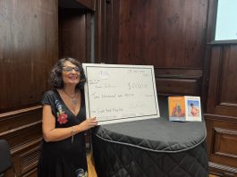 Premio SuperBook, Anna Mallamo vince a New York con “Col buio me la vedo io”