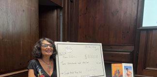 Premio SuperBook, Anna Mallamo vince a New York con “Col buio me la vedo io”