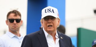 Trump ammonisce Zelensky: “La smetta di colpire le raffinerie russe”. Raid di Mosca in Ucraina al confine con la Polonia