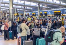 Traffico aereo in tilt nel Regno Unito, decolli bloccati in diversi aeroporti per un guasto al sistema di controllo