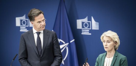 Incontro von der Leyen-Rutte a Bruxelles: “Ue e Nato unite, manterranno la pressione sulla Russia”