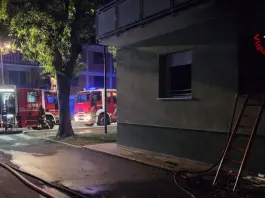 Tragedia a Lucca, incendio nella notte in una palazzina di tre piani: 2 morti e 13 feriti