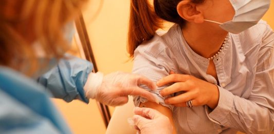 Campagna antinfluenzale, 9 i vaccini autorizzati per la stagione 2026-2027