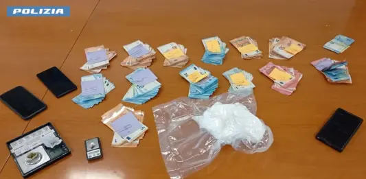 Spacciavano cocaina in confezioni da pasticceria, 3 arresti nell’hinterland romano