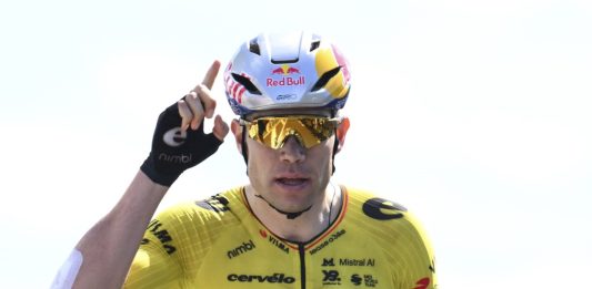 Van Aert vince la 15esima tappa della Vuelta, Mas sempre in rosso