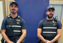 Roma, entra in un negozio e minaccia un cliente con il coltello: arrestato