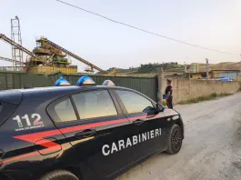Catanzaro, reflui industriali nel torrente e acque torbide in mare: denunciata una donna di 48 anni