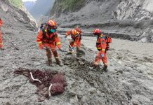 Cina: proseguono operazioni di soccorso dopo la colata di fango nello Xizang (1)