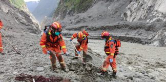 Cina: proseguono operazioni di soccorso dopo la colata di fango nello Xizang (1)
