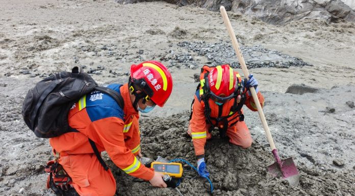 Cina: proseguono operazioni di soccorso dopo la colata di fango nello Xizang (3)