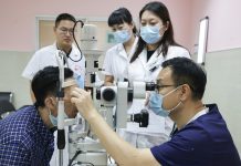 Cina: interventi gratuiti alla cataratta a bordo di un “ospedale su rotaia” (2)