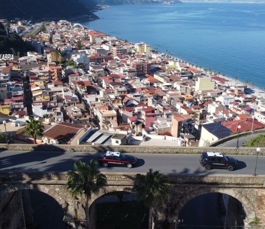 Bagnara Calabra, spari ad un 17enne dopo una rissa: arrestati due coetanei