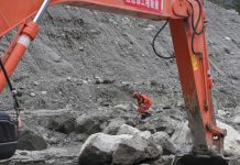 Cina: Xizang, proseguono ricerche nella zona colpita dalla colata di fango (3)