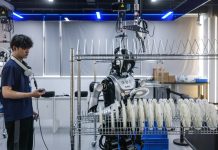 Cina: a Cixi è attivo un centro di addestramento per robot umanoidi (1)