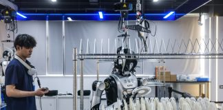 Cina: a Cixi è attivo un centro di addestramento per robot umanoidi (1)