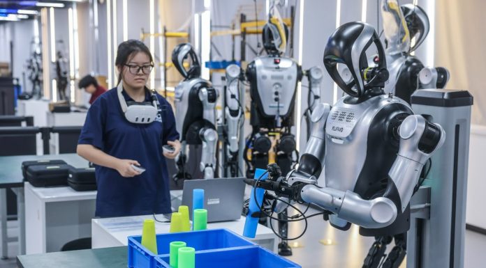 Cina: a Cixi è attivo un centro di addestramento per robot umanoidi (2)