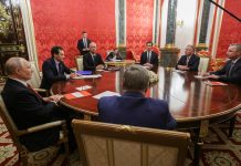 Putin ordina lo stop agli attacchi sull’Ucraina per tre giorni: “Non di più”. Gli inviati Usa Witkoff e Kushner a Mosca