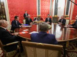 Putin ordina lo stop agli attacchi sull’Ucraina per tre giorni: “Non di più”. Gli inviati Usa Witkoff e Kushner a Mosca