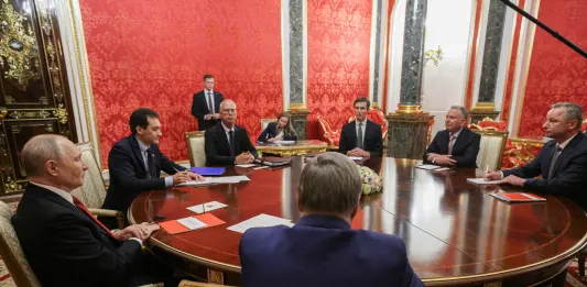 Putin ordina lo stop agli attacchi sull’Ucraina per tre giorni: “Non di più”. Gli inviati Usa Witkoff e Kushner a Mosca