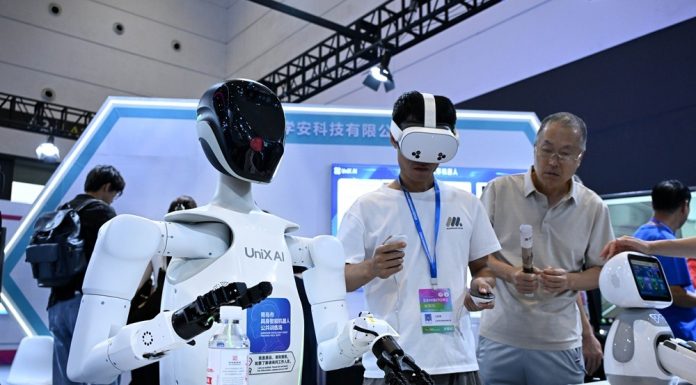 Cina: Qingdao ospita Fiera internazionale elettronica di consumo (2)