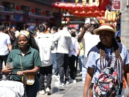 Cina: visitatori stranieri sperimentano la vita quotidiana oltre i luoghi simbolo