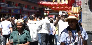Cina: visitatori stranieri sperimentano la vita quotidiana oltre i luoghi simbolo