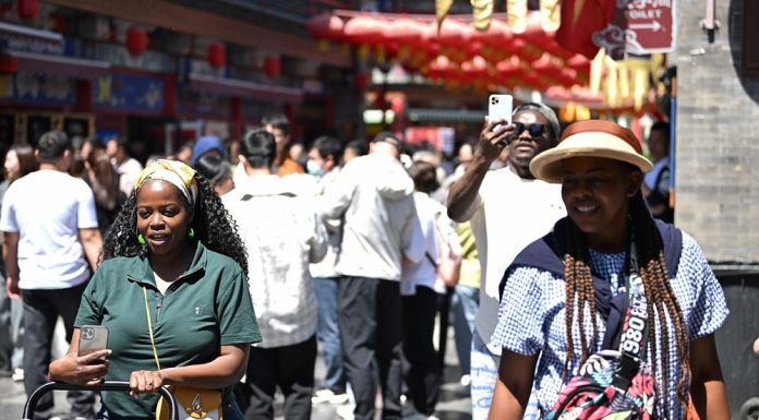 Cina: visitatori stranieri sperimentano la vita quotidiana oltre i luoghi simbolo